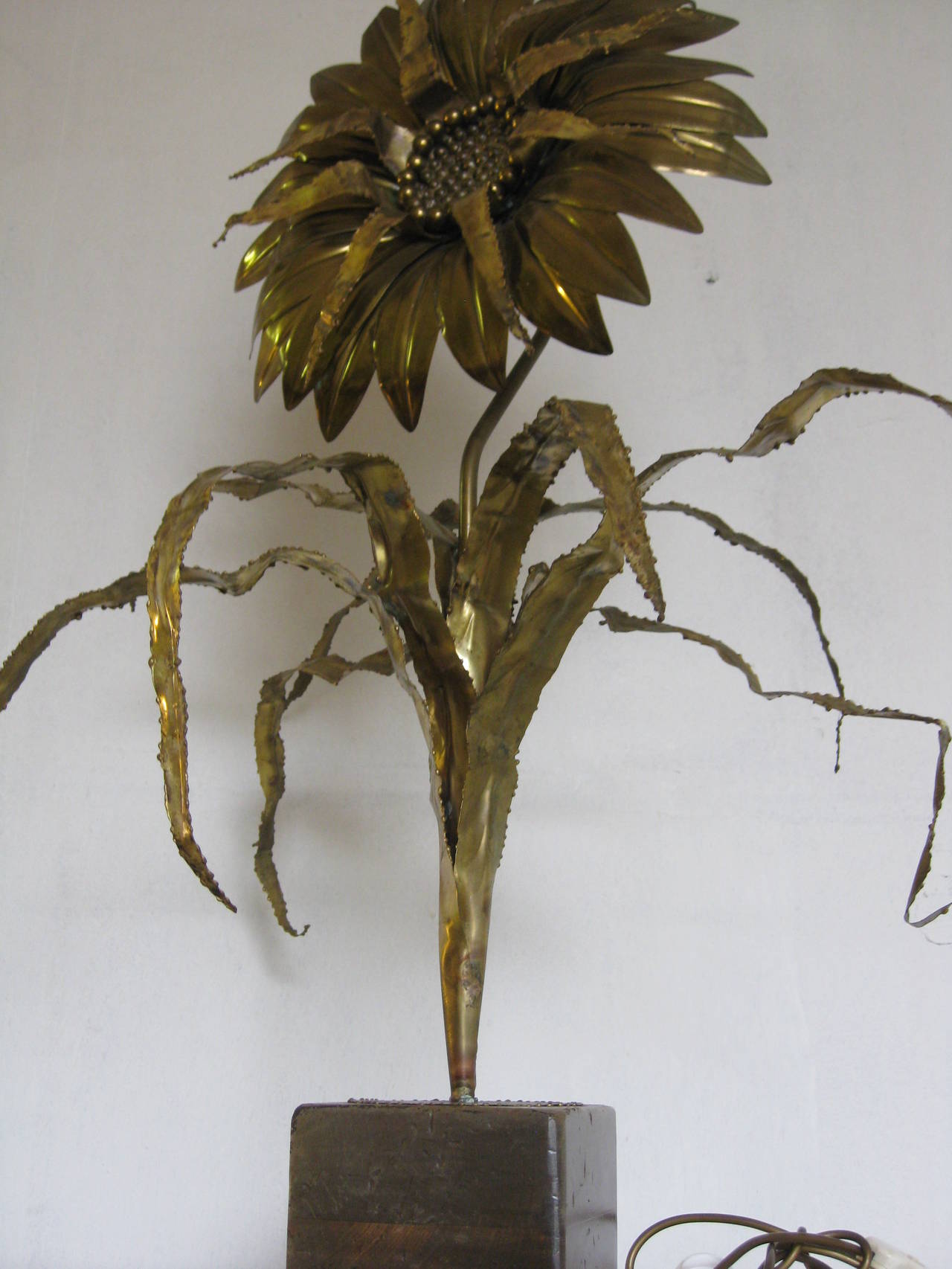 Sunflower lamp In Good Condition For Sale In Oosterbeek, NL