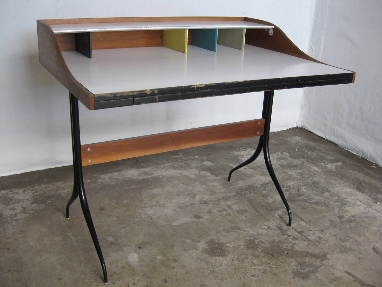 George Nelson desk model 5850
design 1954 for Herman miller
special version with black legs
one of the inside  plastic drawer is missing