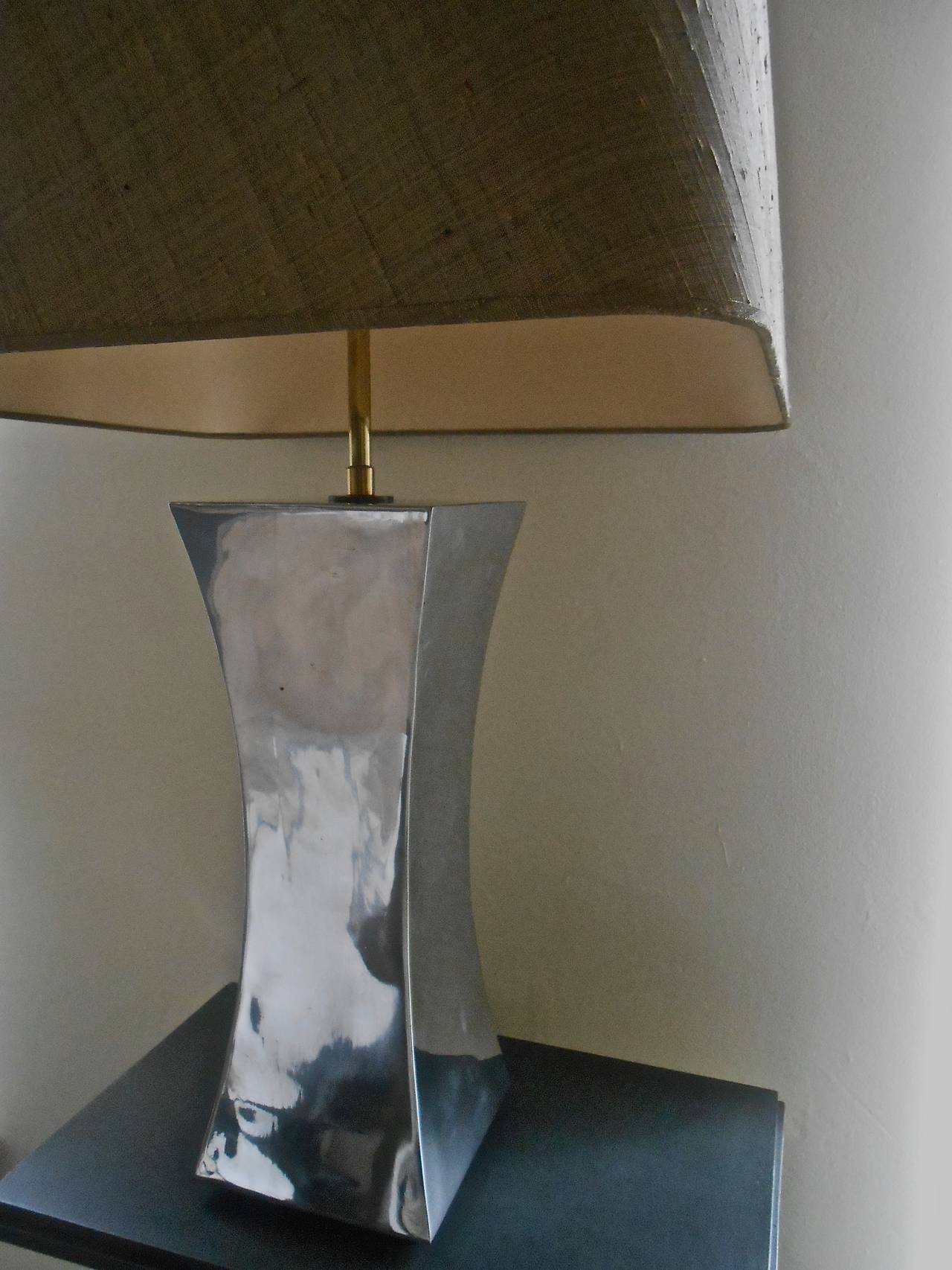 Steel table lamp with a large silk lampshade.
By Françoise Sée for Maison Ramsay for the line
Ramsay contemporain ( 70 's )