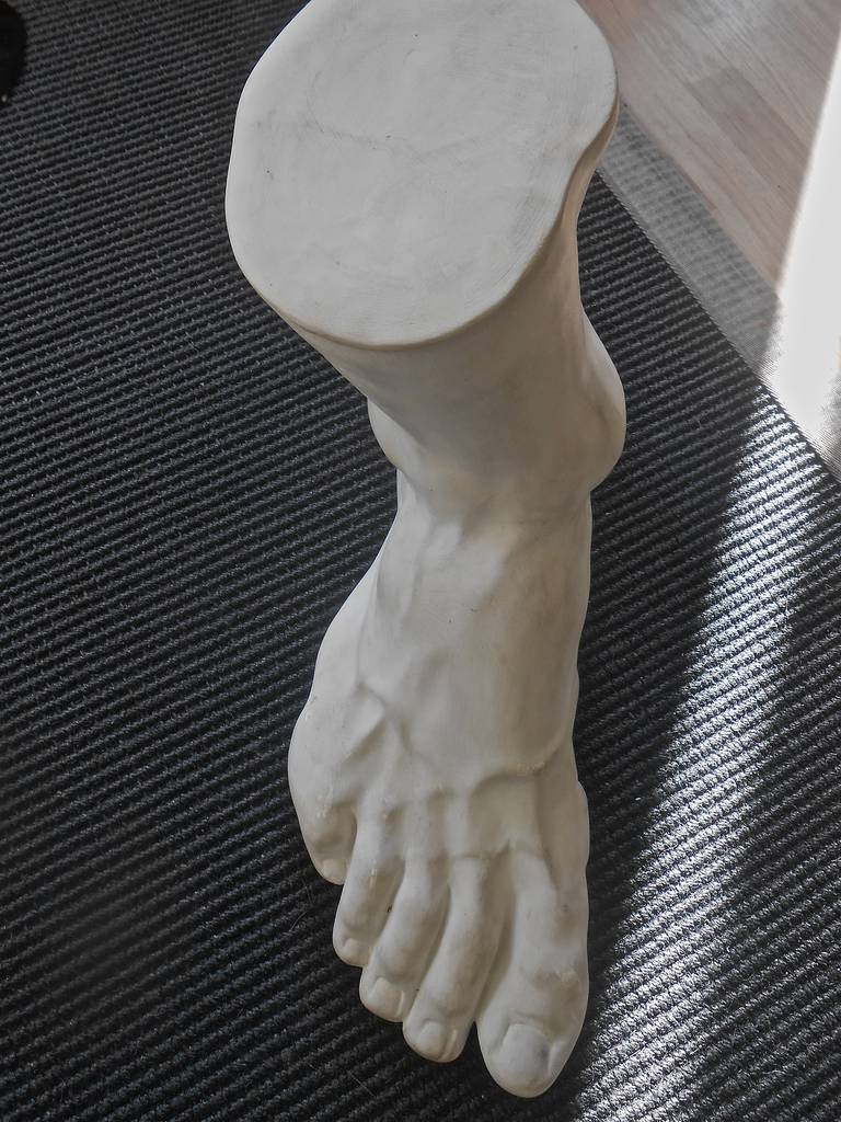 Large Hercules  Plaster Foot In Excellent Condition For Sale In Brussels, BE