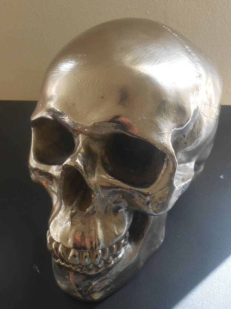 Nickel-Plated Resin Skull In Excellent Condition For Sale In Brussels, BE