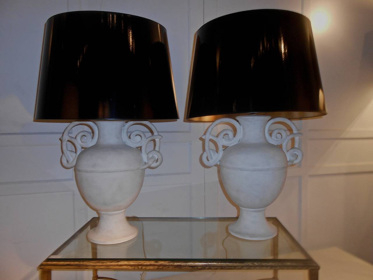 Inspired by an Egyptian vase, big pair of lamps with glossy black custom-made lampshades.