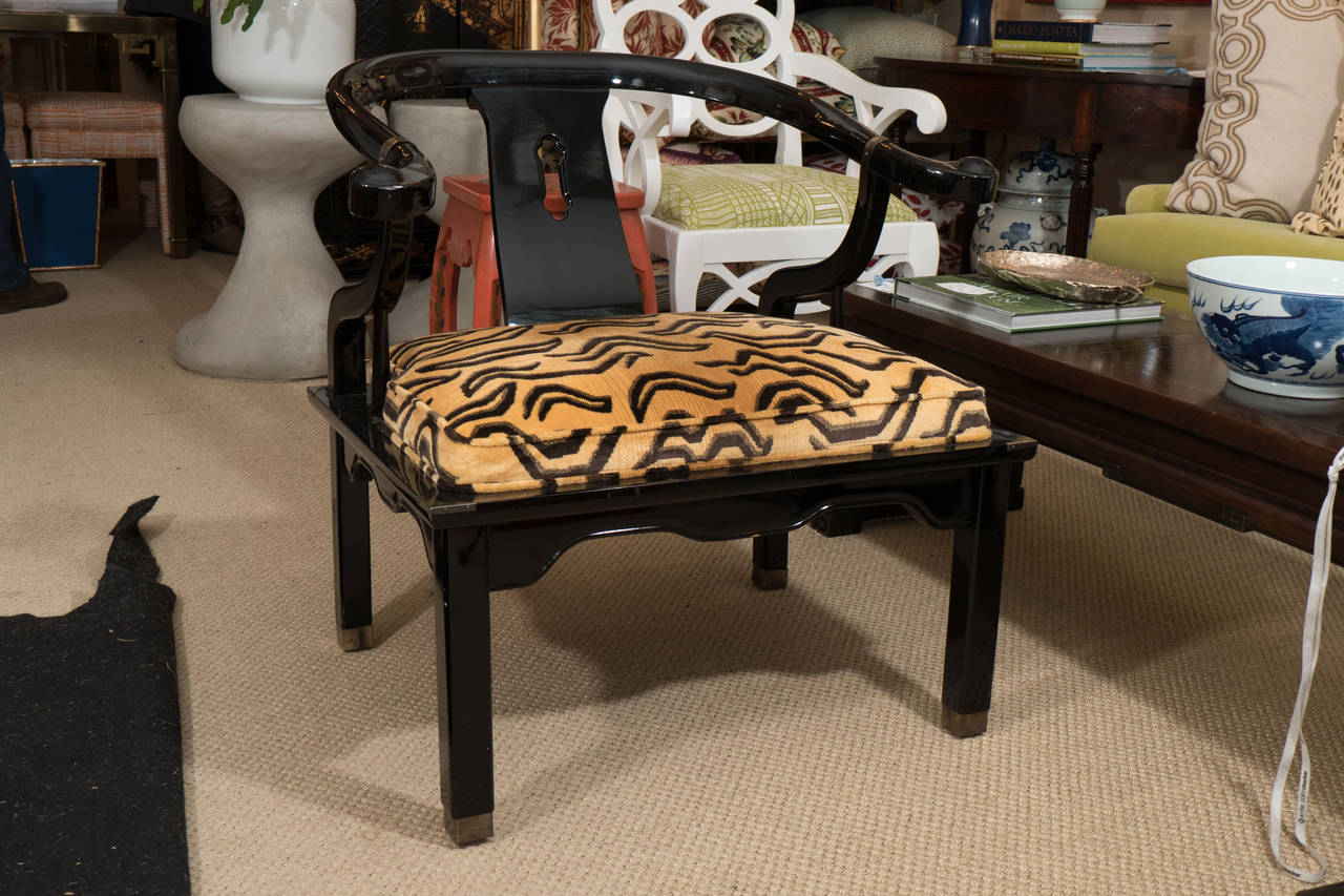 Pair of James Mont Style Asian Century Lacquered and Brass Low Chairs In Good Condition In Locust Valley, NY