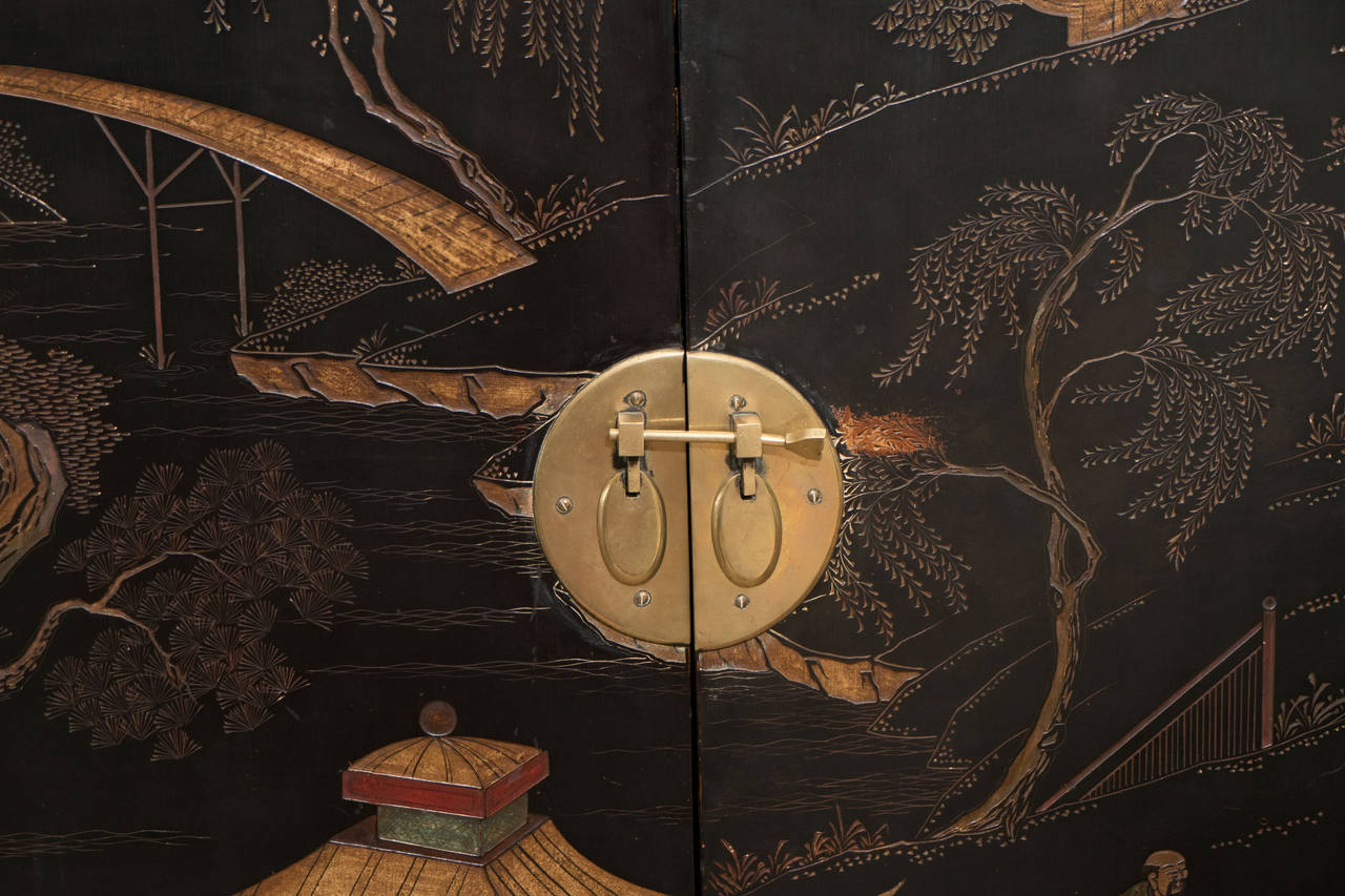 19th Century Chinese Coromandel Lacquer Cabinet In Good Condition In Locust Valley, NY