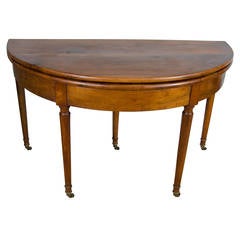 Early 19th c. Walnut Round Table