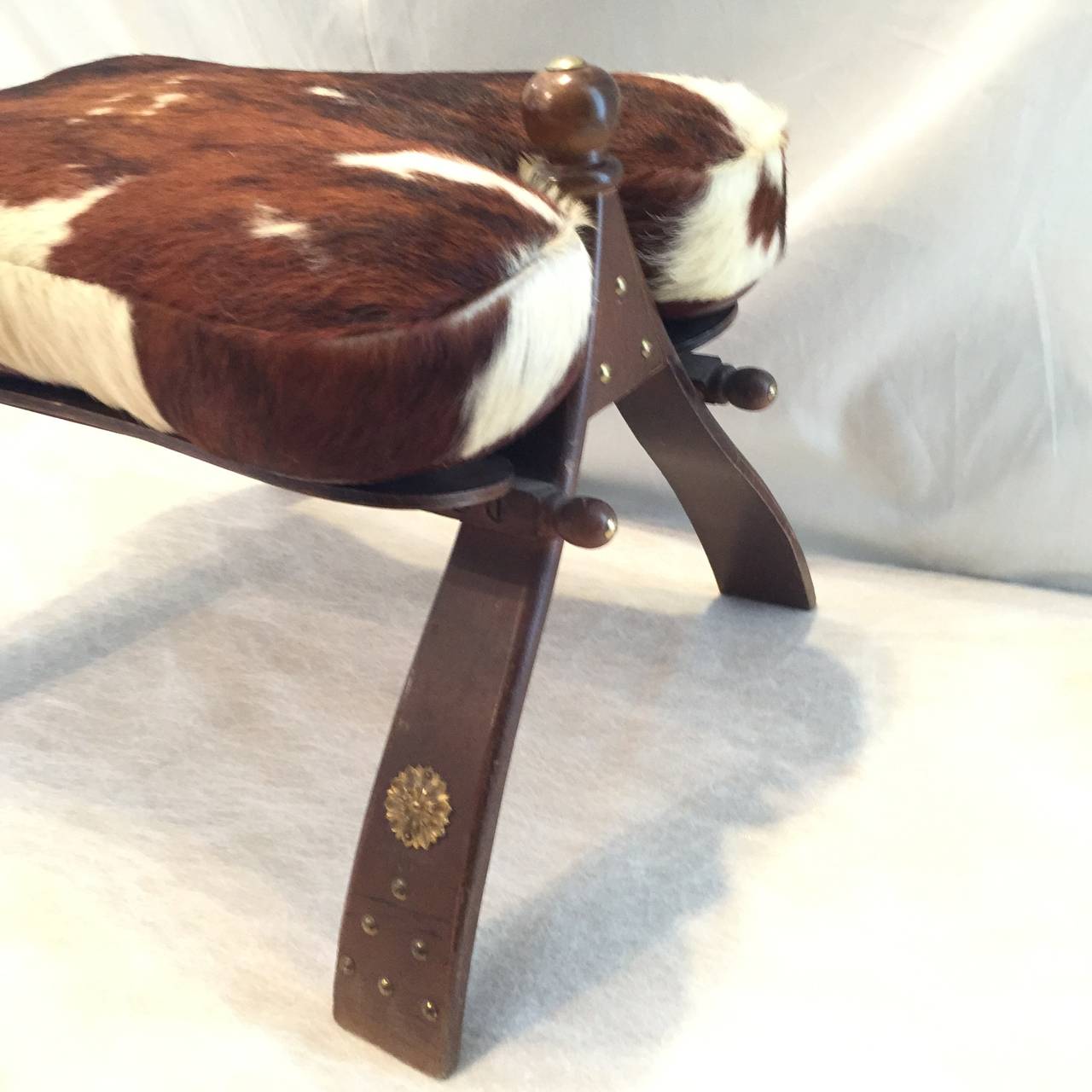 Camel Saddle Seat with Hair on Hide Leather In Excellent Condition In New Orleans, LA