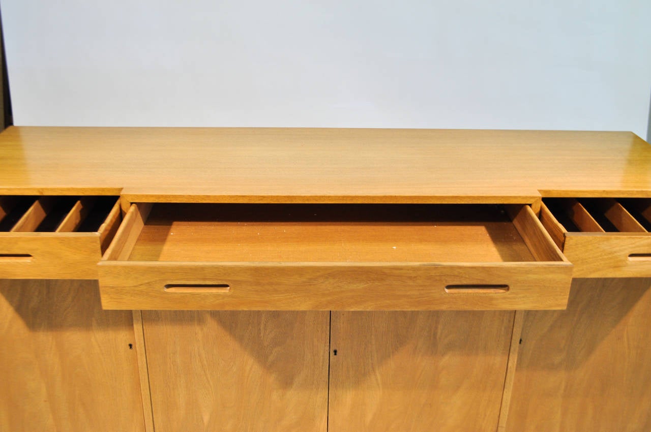 Edward Wormley for Dunbar Sideboard or Cabinet For Sale 2