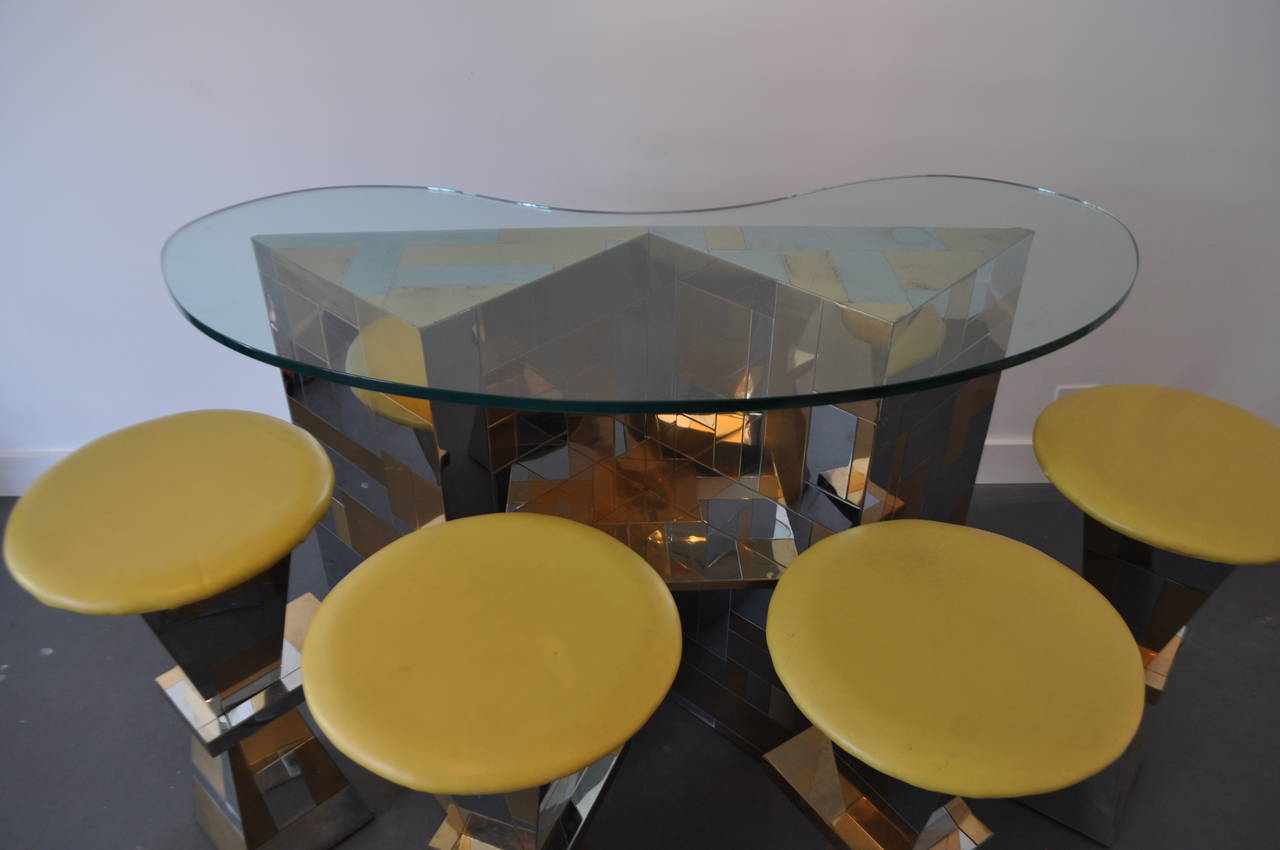 Kidney shaped glass bar top with four stools, Paul Evans, for Directional, unsigned.

Dimensions: H 43