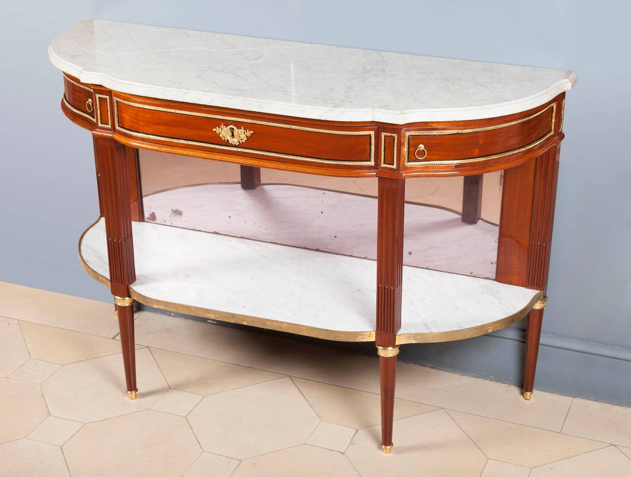 Pair of French Louis XVI Mahogany Consoles In Excellent Condition For Sale In Paris, FR