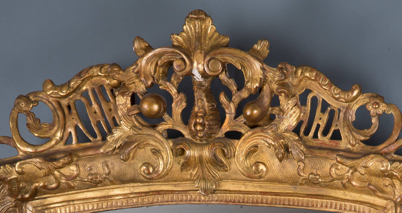 18th Century French Regency Carved Giltwood Mirror For Sale