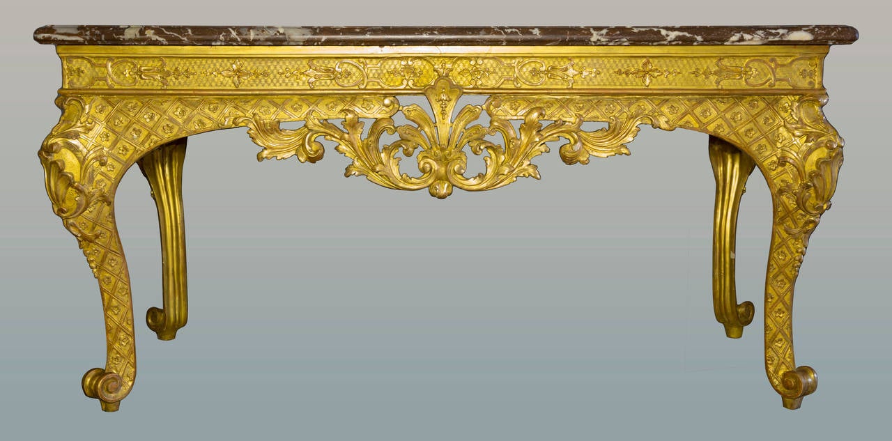 Wildfowl table in gilded wood of the Regency period.
Its front is sculpted with acanthus leaves and lilies. Each side are sculpted with a 