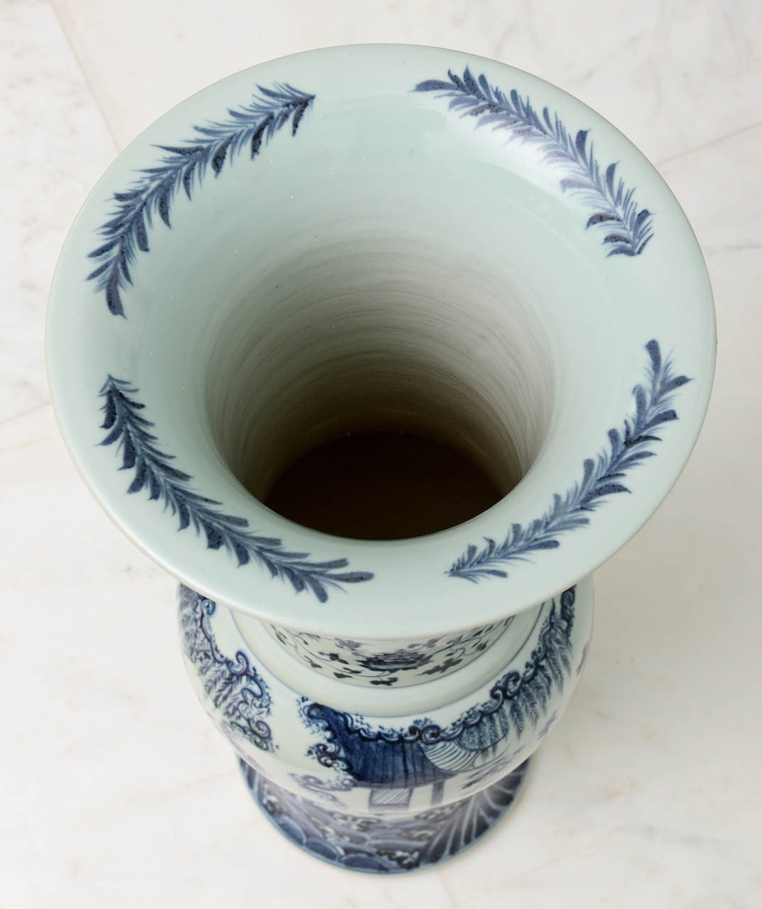 Large Pair of Chinese Porcelain Blue and White Beaker Vases In Excellent Condition In New York, NY