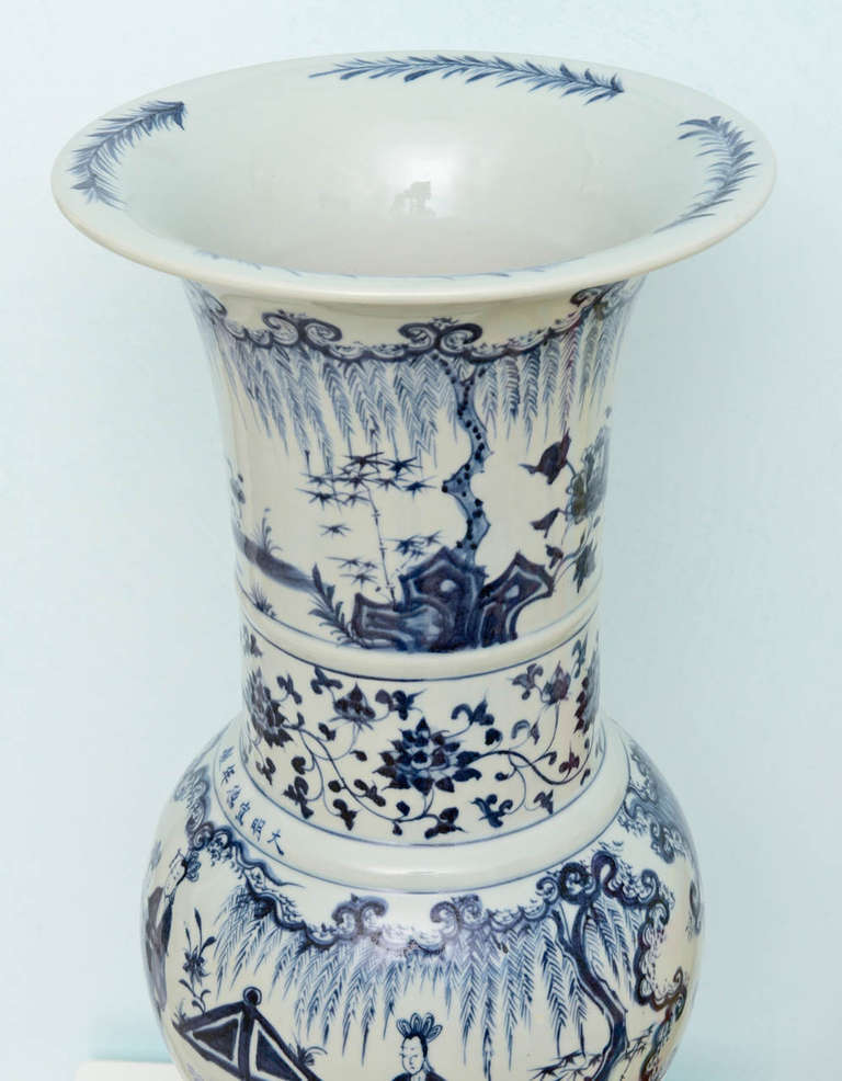 Large Pair of Chinese Porcelain Blue and White Beaker Vases 1