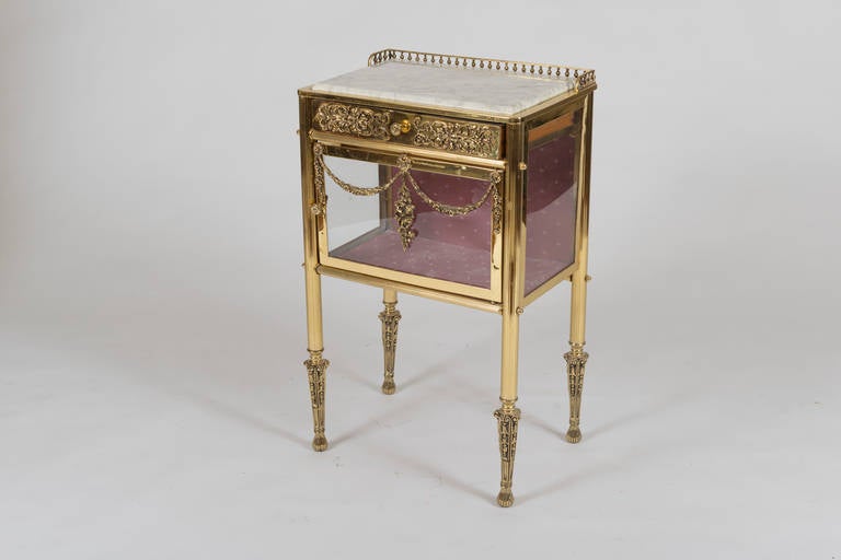 Edwardian Brass, Marble and Glass Vanity Stand In Excellent Condition In New York, NY