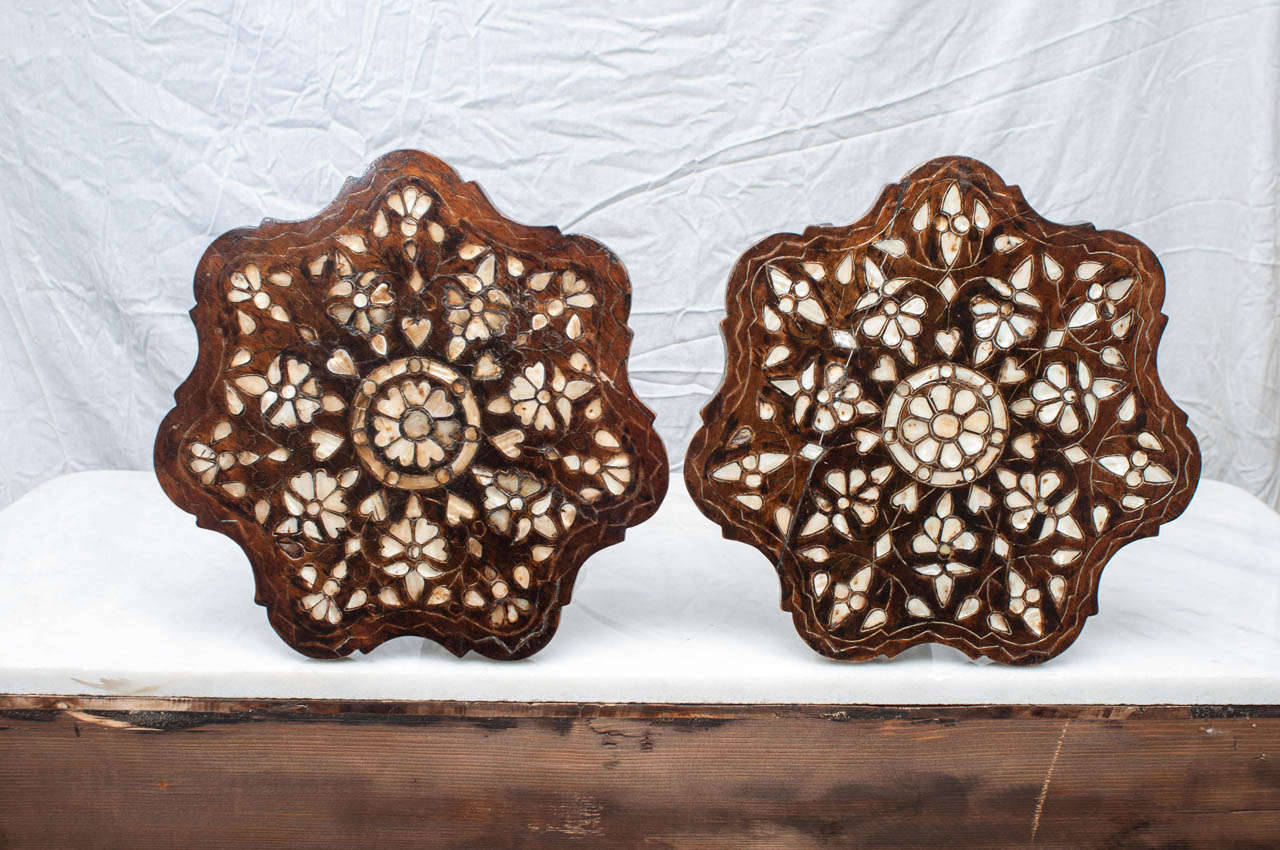 Turc Paire de tables d'appoint ottomanes Empire en marqueterie de nacre