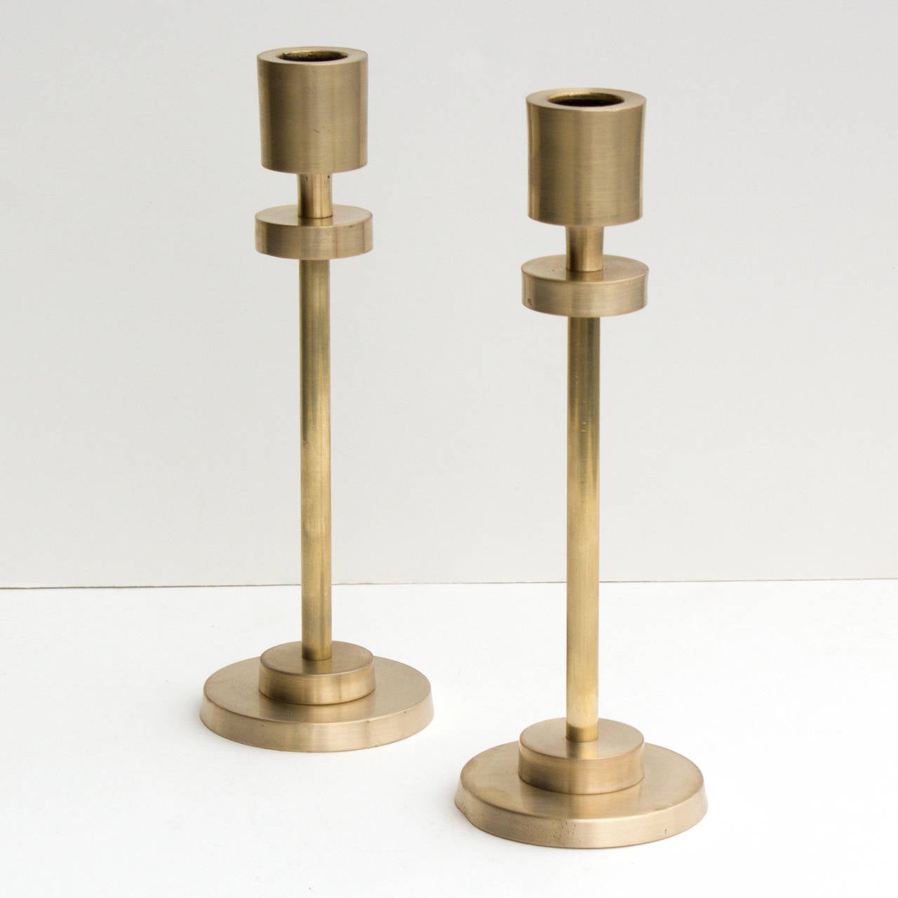A chic pair of mixed metal candlesticks with brushed brass finish. Excellent condition.