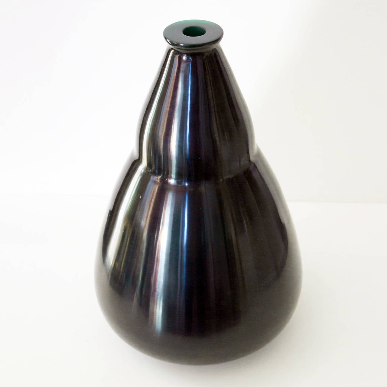 American Robert Kuo Tourmaline Pear Shape Vase