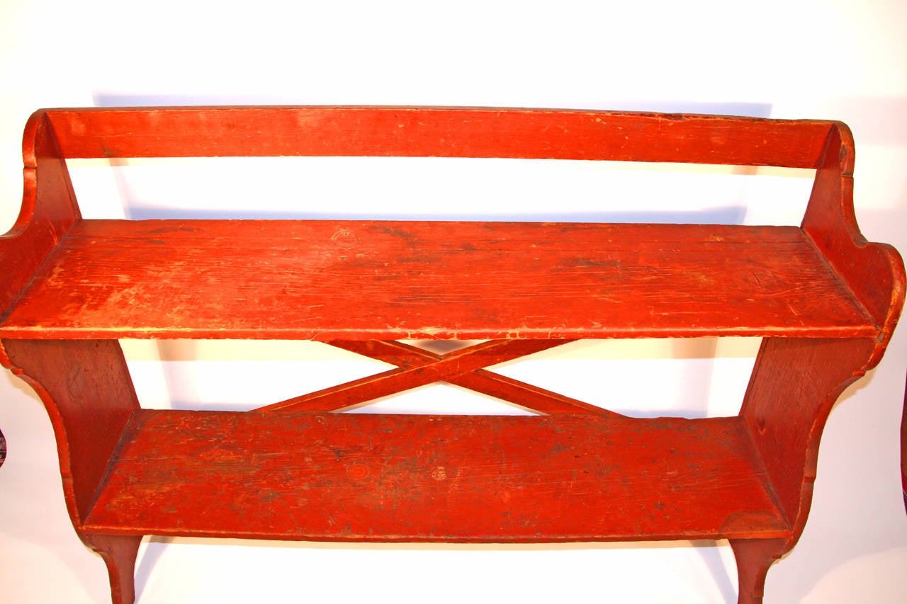 Country 19th Century Pennsylvania Painted Pine Bucket Bench in Old Red Surface For Sale