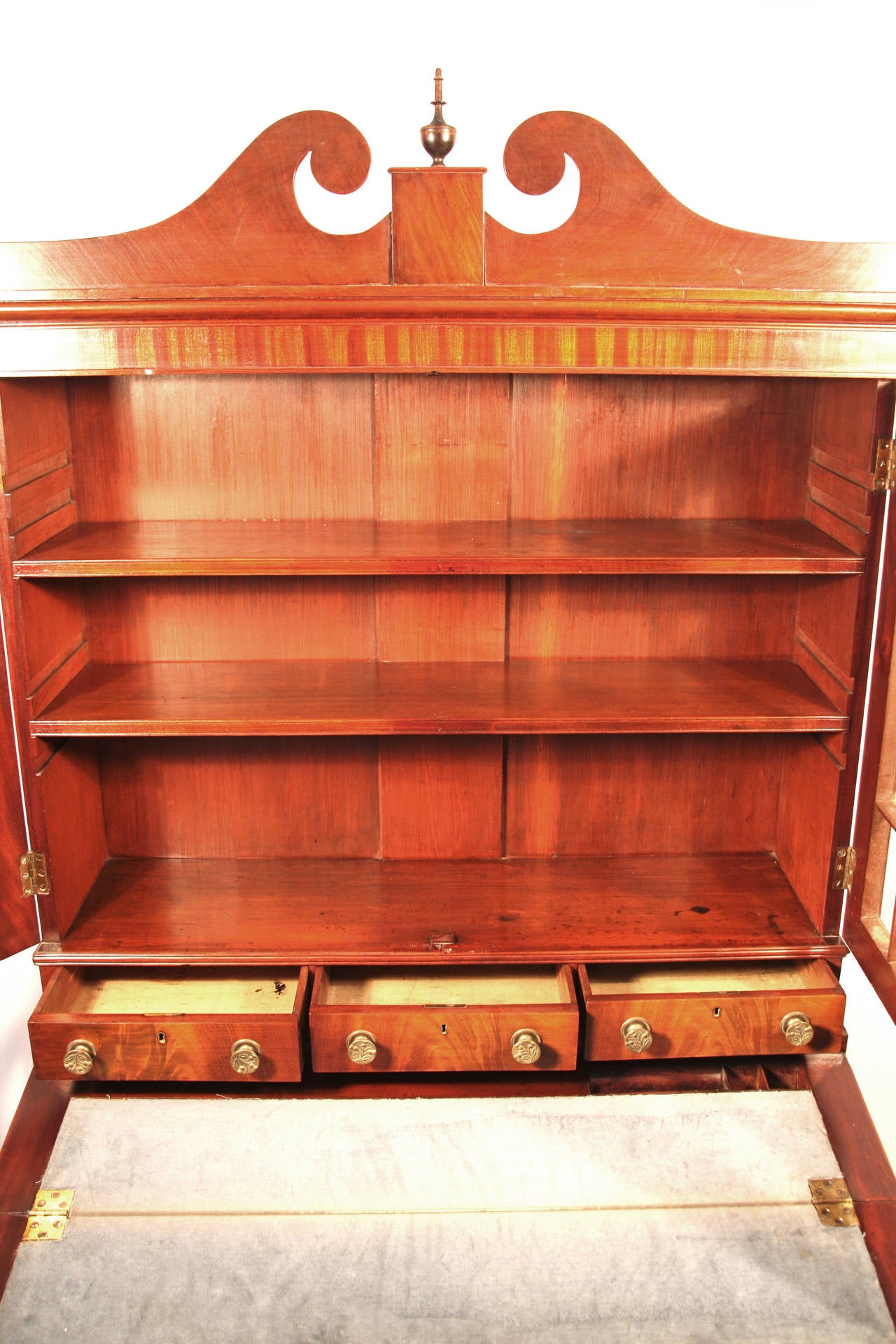 19th Century New England Two-Part Hepplewhite Secretary In Excellent Condition In Woodbury, CT