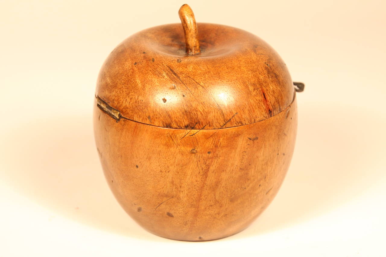 Early 19th Century Fruitwood Carved Apple Tea Caddy In Excellent Condition In Woodbury, CT