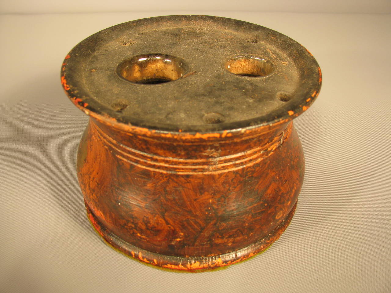 19th Century American Turned and Grain-Painted Inkwell In Excellent Condition For Sale In Woodbury, CT