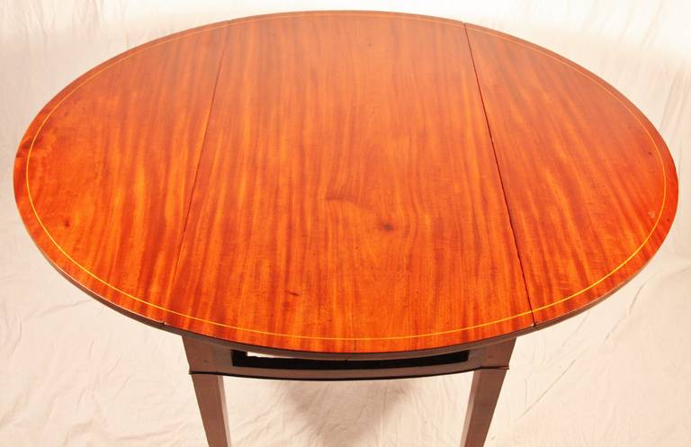 19th Century Hepplewhite Mahogany Pembroke Table with Satinwood Inlay 2