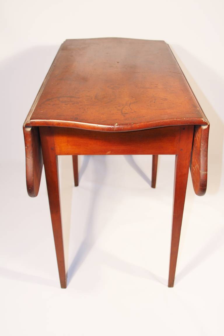American 19th Century Pembroke Table with Serpentine Top