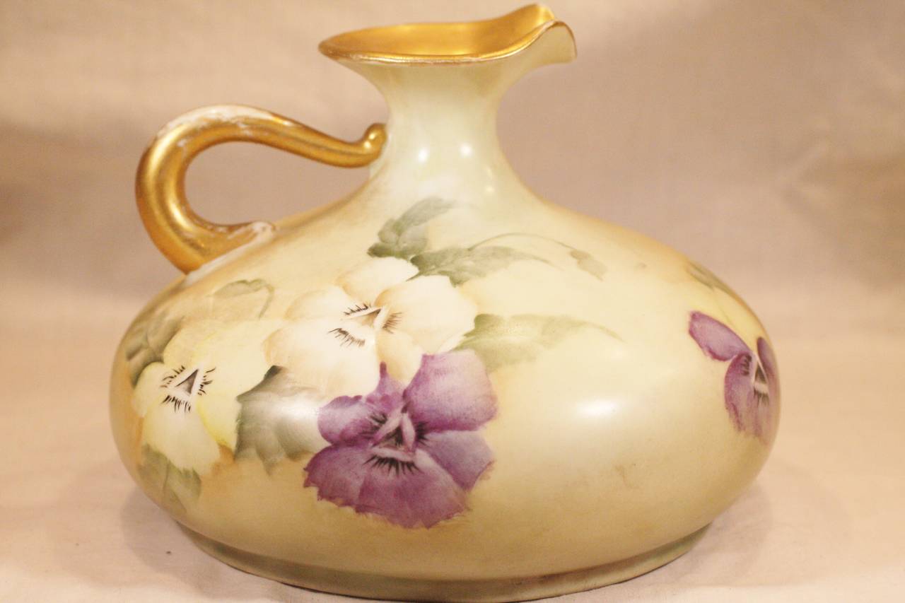 Award winning painter Alice Vincent was the daughter of a San Francisco china importer.  Self taught, Vincent won numerous awards for her painting including the Las Angeles County Fair, the San Francisco World's fair, and more.  

This porcelain