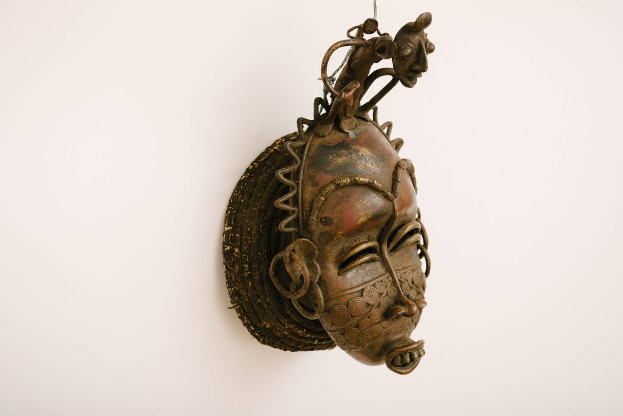Early 20th Century African Tikar Bronze Decorative Tribal Art Style Bronze Face In Excellent Condition In Houston, TX