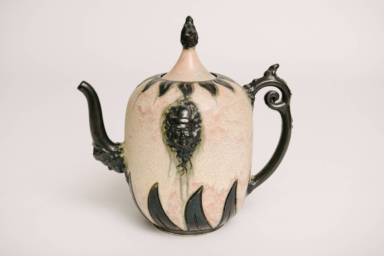 Teekanne aus rosa S. Hublet-Kunstkeramik, frühes 20. Jahrhundert im Angebot 1