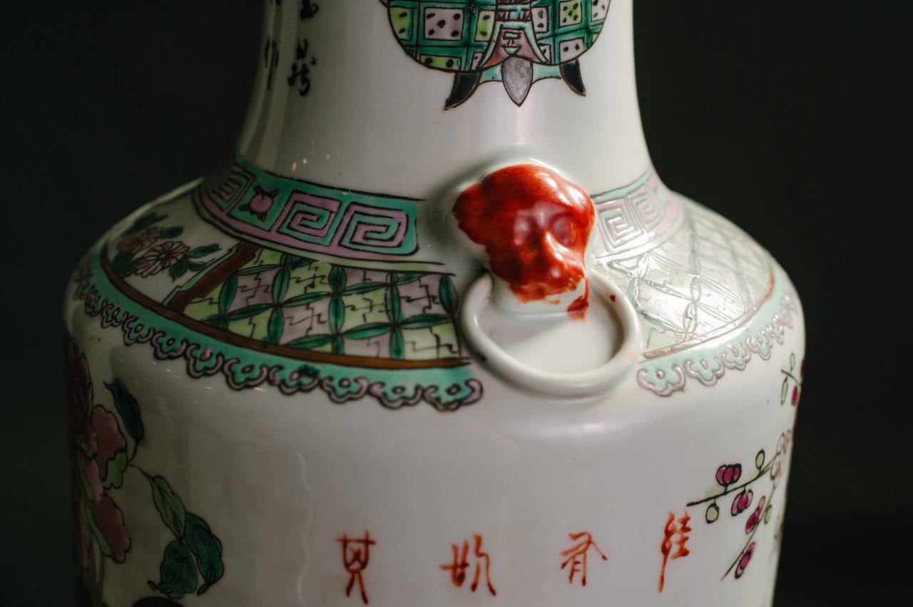 Paar chinesische polychrome Vasen (Chinesisch) im Angebot