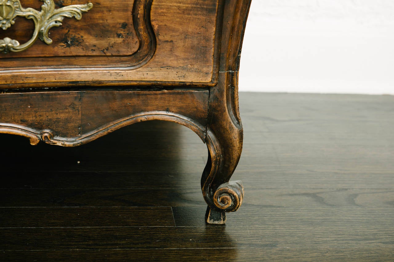 Beveled 18th Century, French, Louis XV Walnut Commode For Sale