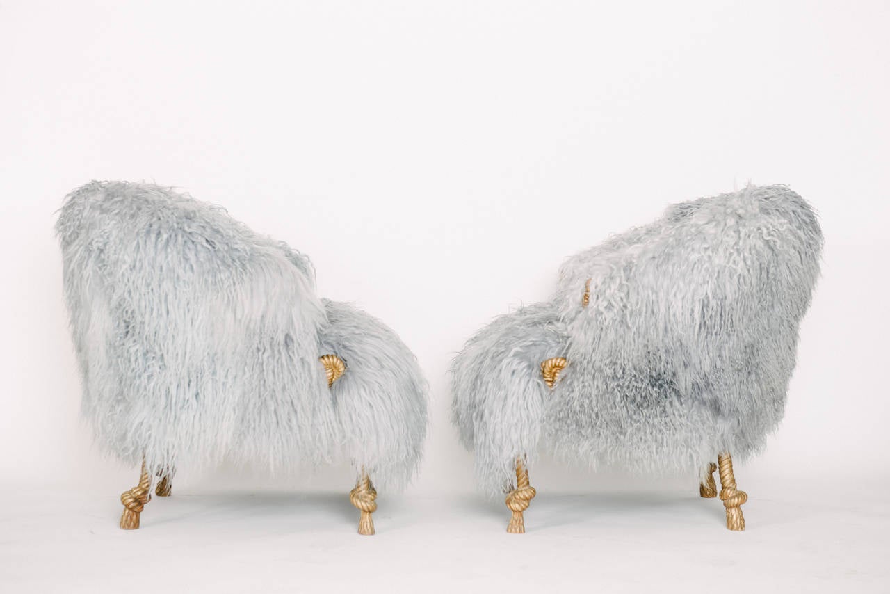 Coppia di bergeres in pelliccia di pecora in stile Chic Do Fournier