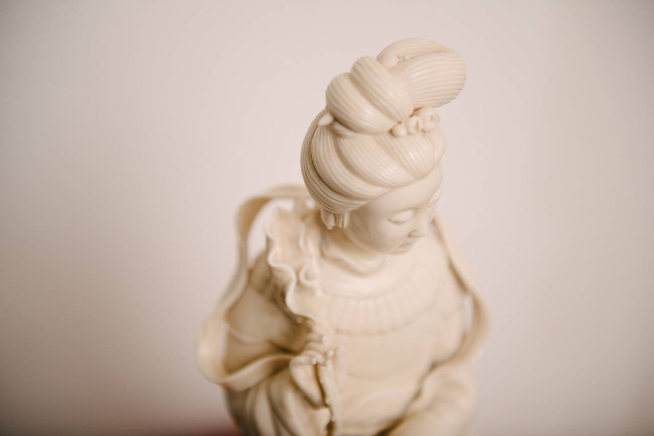 19th Century Blanc de Chine Guanyin Statue In Excellent Condition In Houston, TX