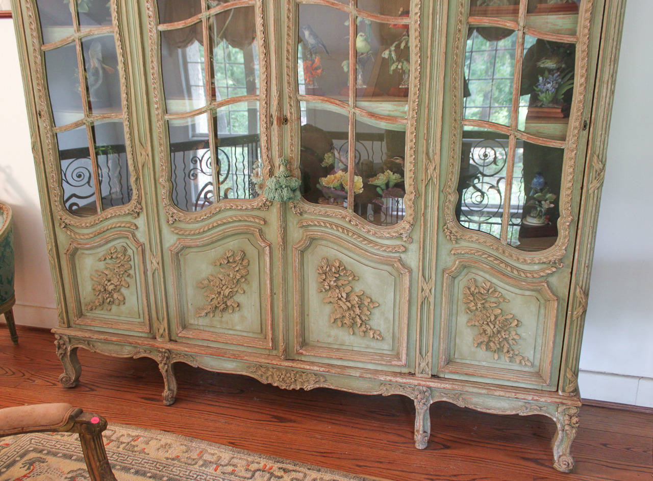 19th c. French Carved Display Case In Good Condition In Dallas, TX