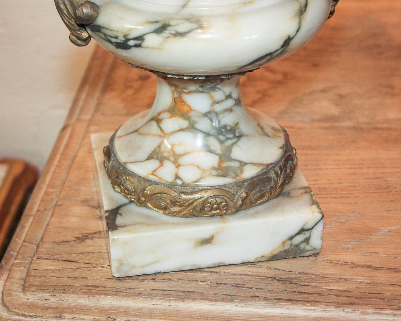 19th Century Pair of French Louis XV Marble Urns 1