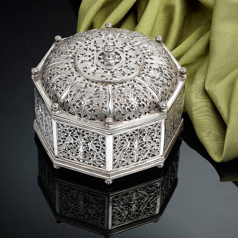 Very Rare Indo-Portuguese Silver Octagonal Box, Portugal 17th Century