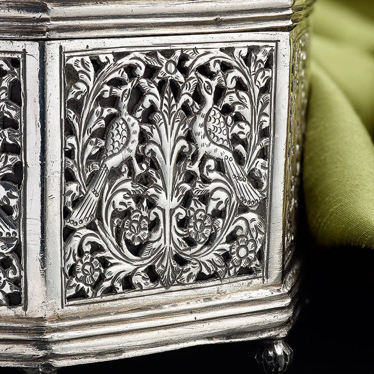 Very Rare Indo-Portuguese Silver Octagonal Box, Portugal 17th Century For Sale 1