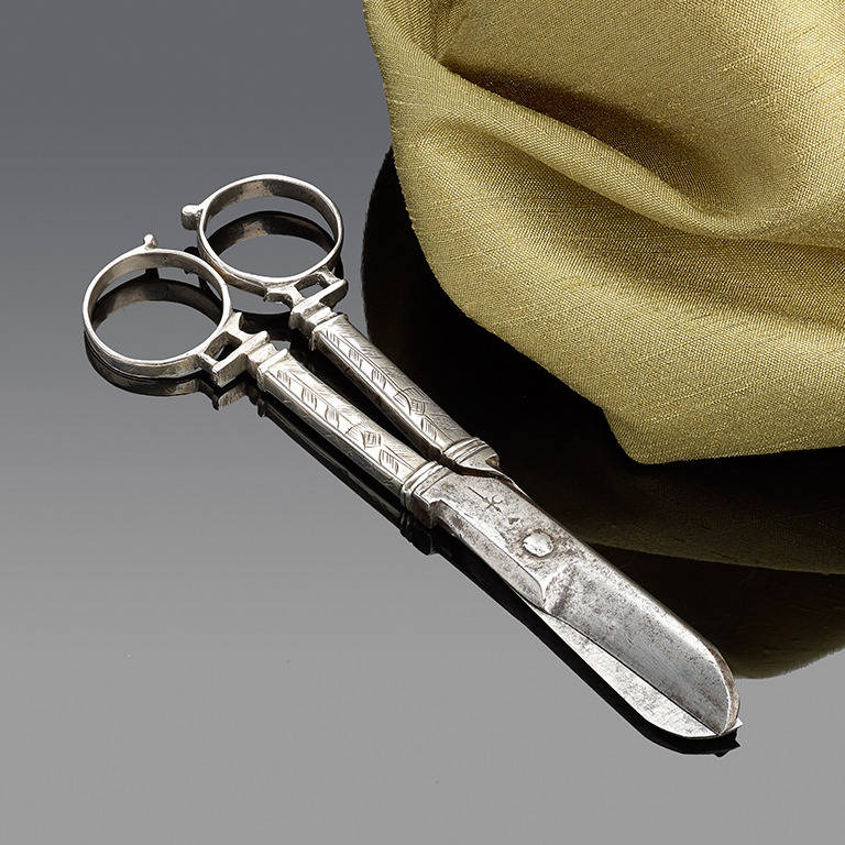 British Rare Pair of Charles I Silver Scissors, England circa 1635-1640 For Sale