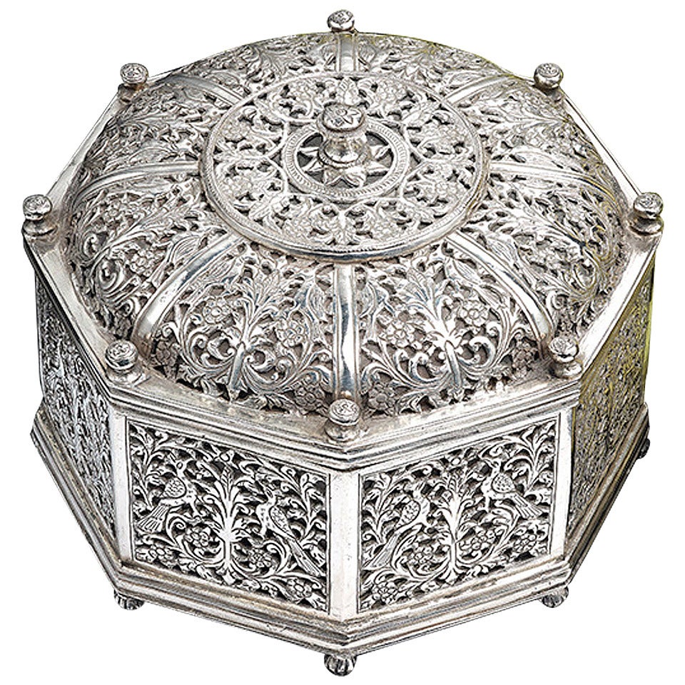 Very Rare Indo-Portuguese Silver Octagonal Box, Portugal 17th Century For Sale