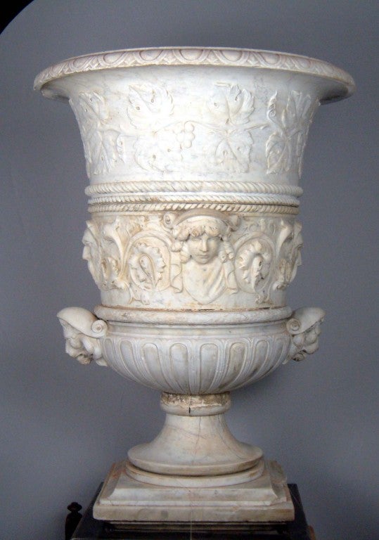 19th Century Carrara Marble Italian Vase, 1830s In Fair Condition For Sale In Madrid, ES