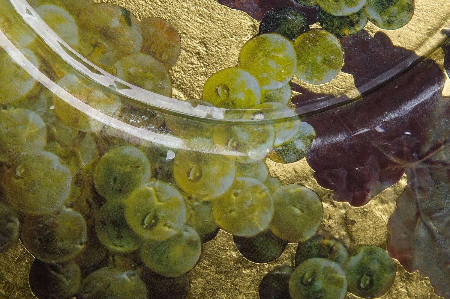 italien Grand plat mural en verre doré avec découpage de raisins  en vente