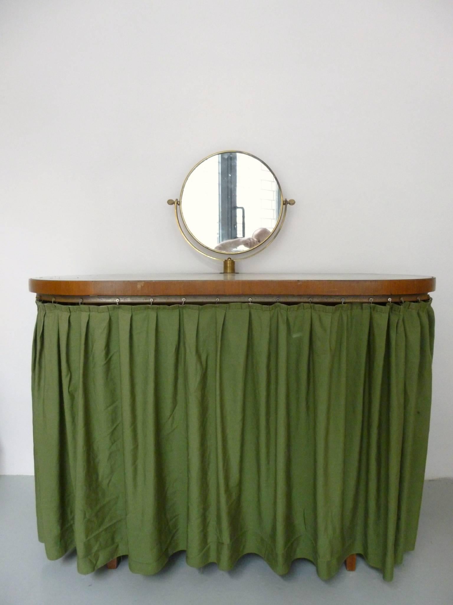 Cabinet or dressing table. Mahogany wood front with two drawers and three compartments, glass top, mirror with brass edge. Gio Ponti, circa 1960.
Provenance: Einaudi family, with the correspondence
Available Authenticity certificate.