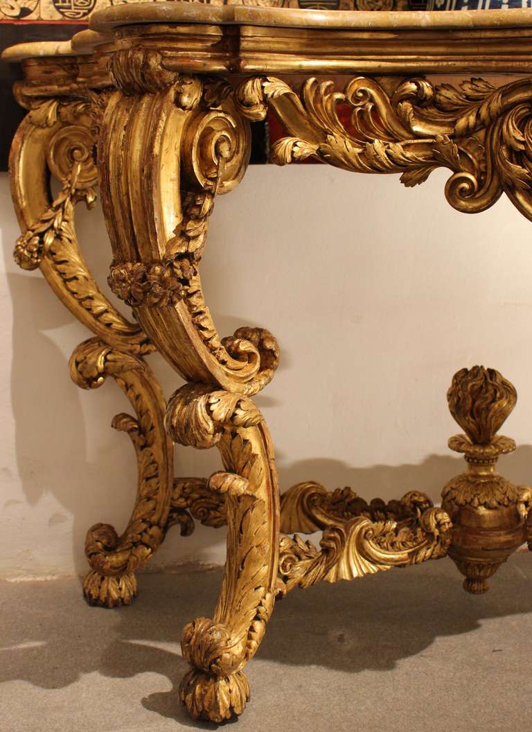 18th Century Rococo Gilded and Carved Wood Spanish Console Table with Marble Top In Excellent Condition For Sale In Madrid, ES
