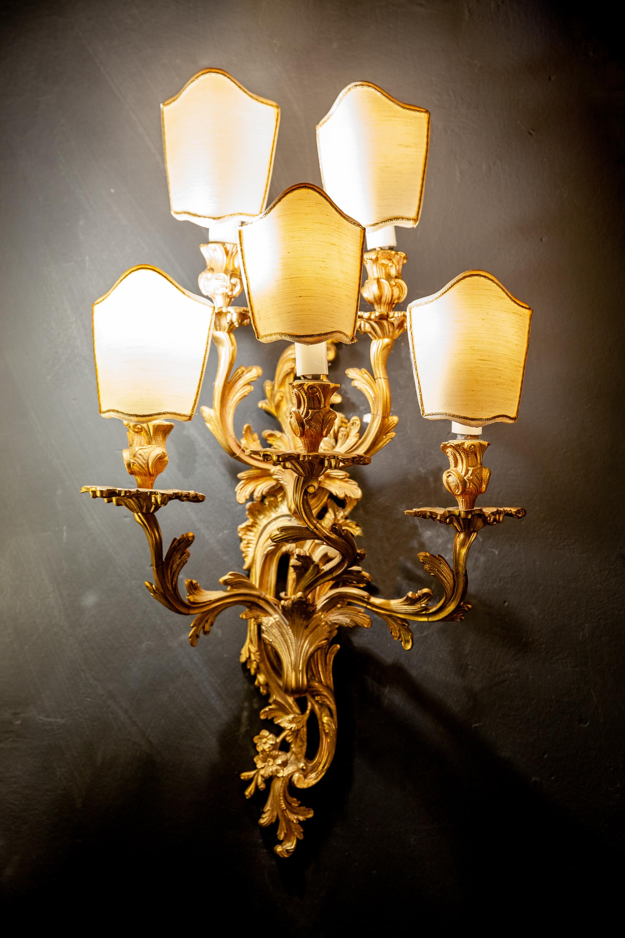 Pair of 19th Century Louis XV Style Gilt Bronze Five Arms French Sconces, 1890s (19. Jahrhundert)