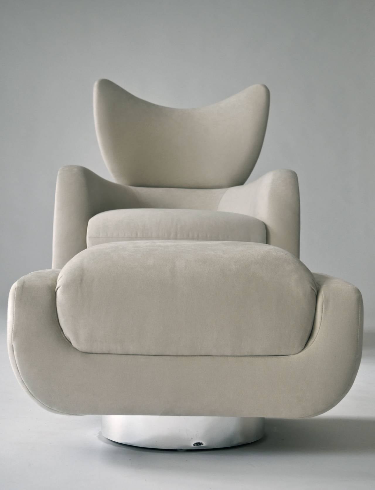Late 20th Century Vladimir Kagan Swivel Lounge Chair and Ottoman For Sale