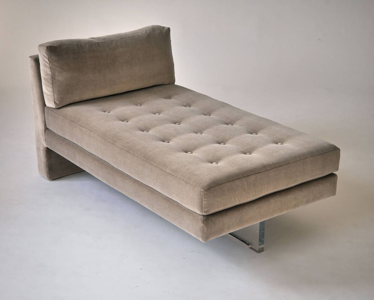 Petite Vladimir Kagan Omnibus Chaise Longues 3