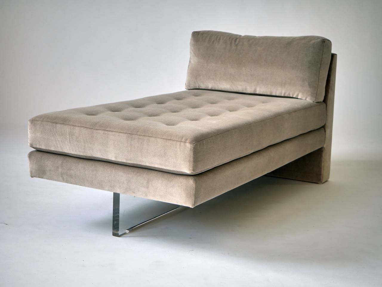 Petite Vladimir Kagan Omnibus Chaise Longues 1