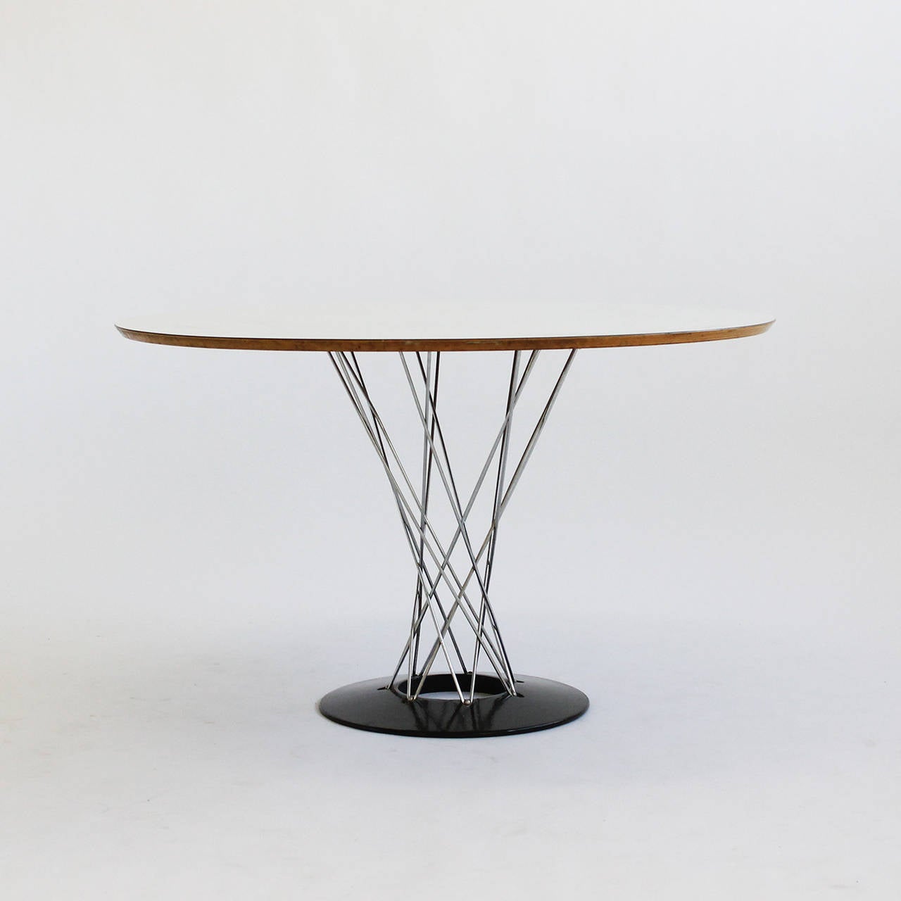 Beautiful vintage early Knoll production of the Cyclone table. 
It is in wonderful vintage condition.