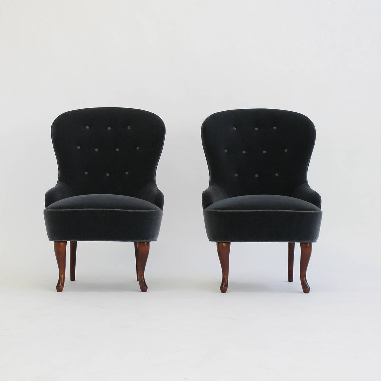 Swedish Slipper Chairs In Excellent Condition For Sale In Chicago, IL